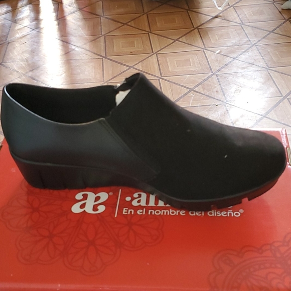 Shoes - Picture 2 of 4